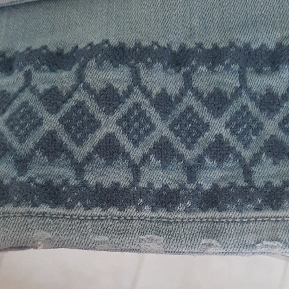 NYDJ💙PRETTY Embroidered HEM Light Blue Jeans Size 4 - Picture 6 of 7
